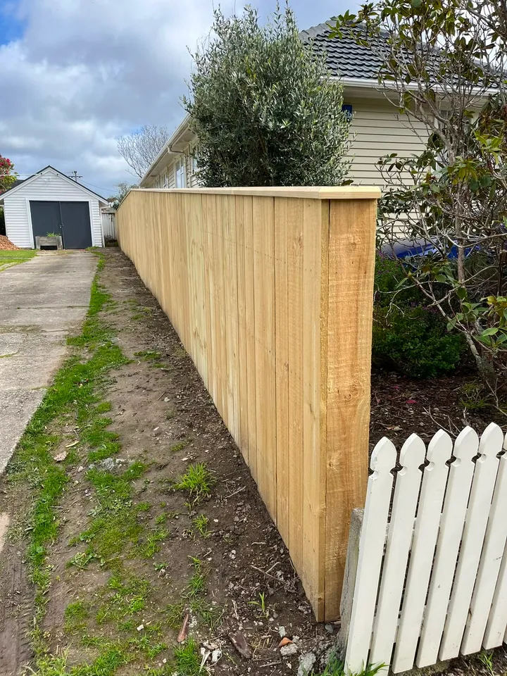 Privacy fencing in Porirua