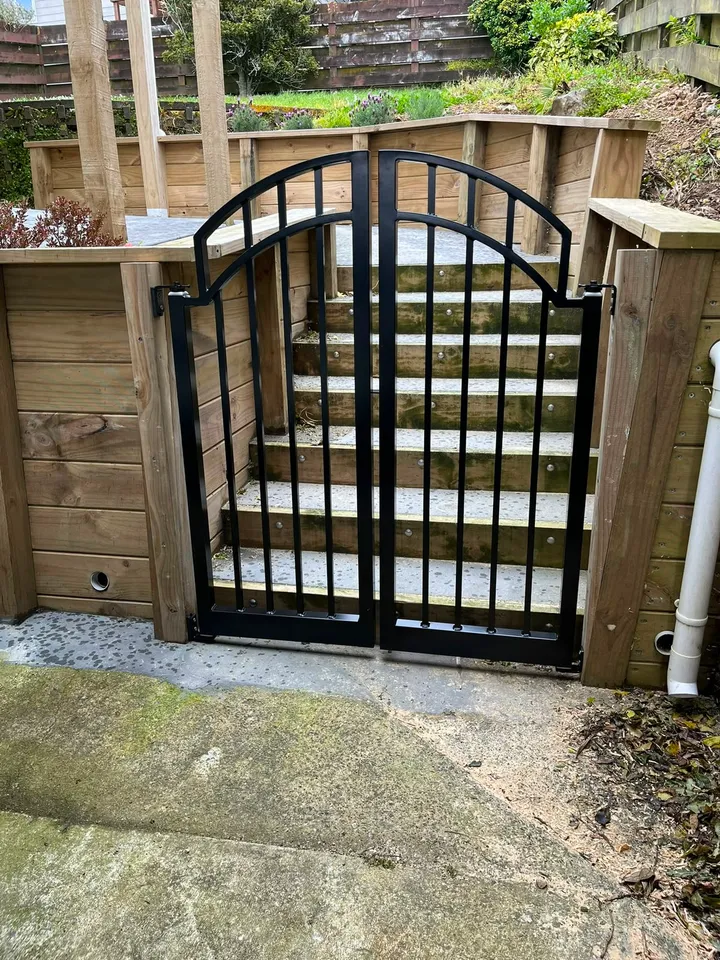 Automated driveway gate on a Wellington property