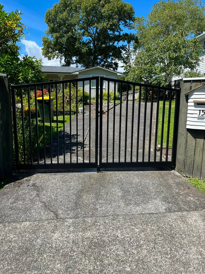 Black aluminium double swing driveway gate in Wellington